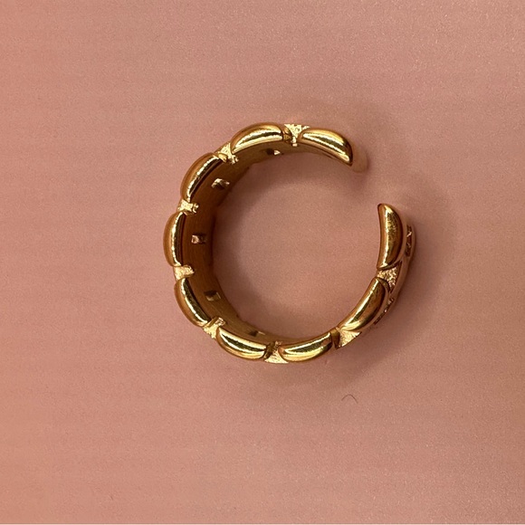 Golden ring - Picture 4 of 6